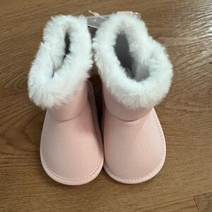 Carter's Faux Leather Baby Boots with White Fur 3-6 months
